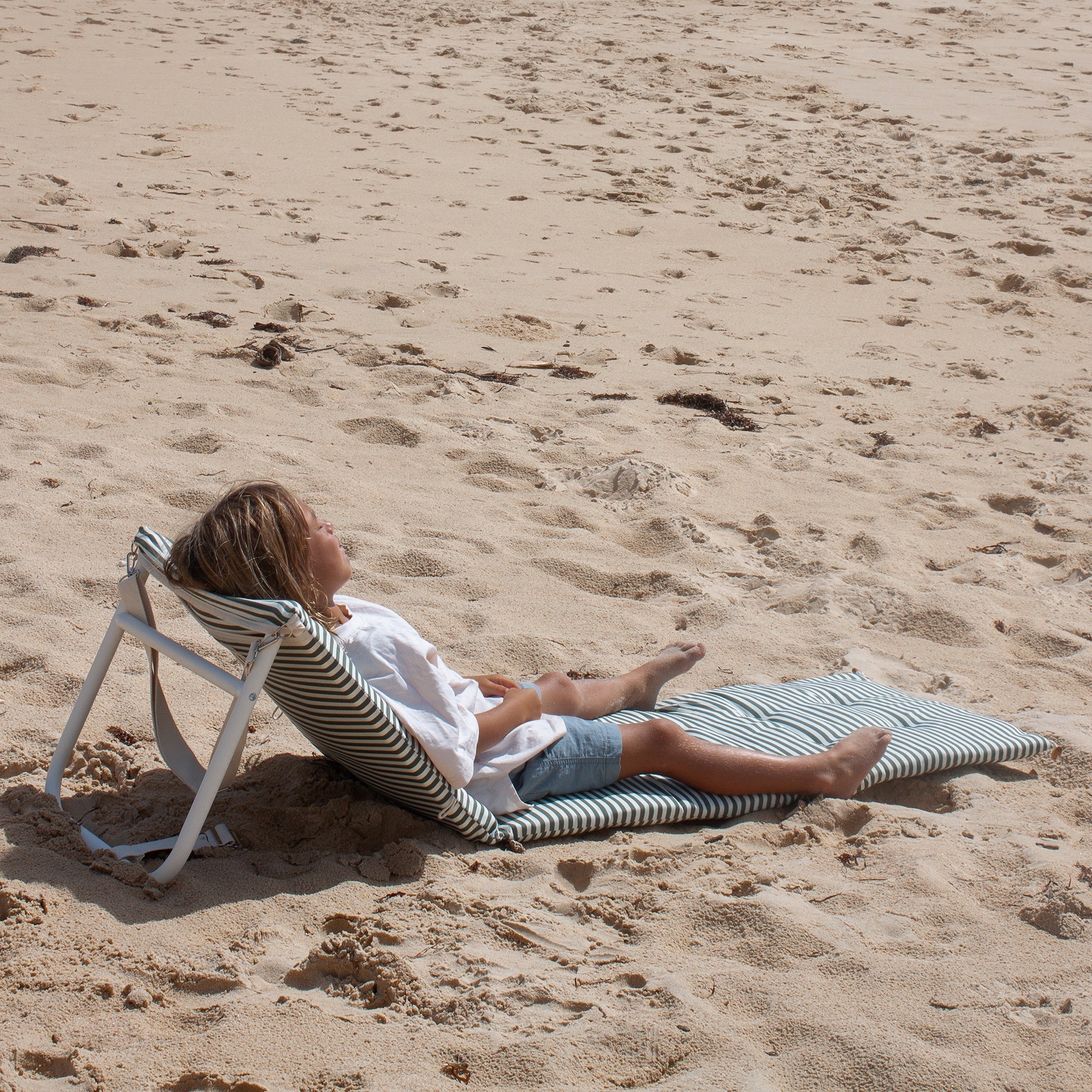 THE VACAY OLIVE RECLINING BEACH CHAIR